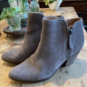 Frye Judith Zip Ankle Booties Womens Size 9 Taupe Gray Suede Leather